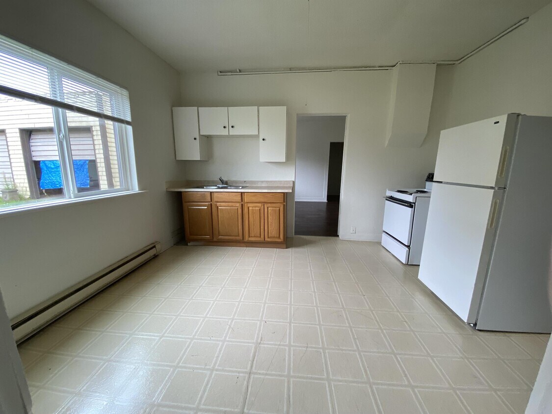 1320 3rd St Unit 1, Cosmopolis, WA 98537 Room for Rent in Cosmopolis