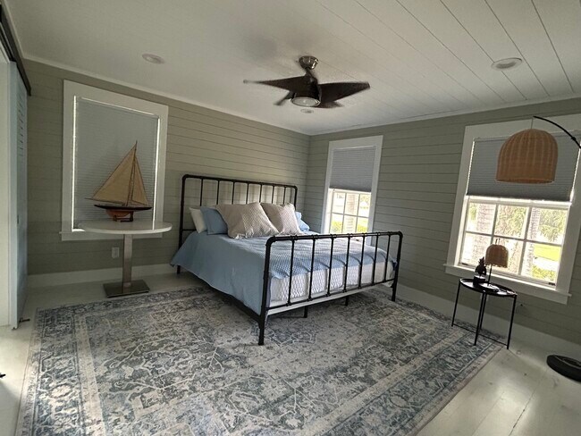 Foto del edificio - 2732 Weeks Ave