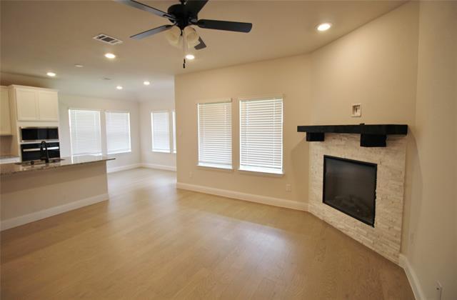 Building Photo - 1124 Longhorn Ln