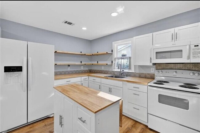 Foto del edificio - 2329 Reynolds St