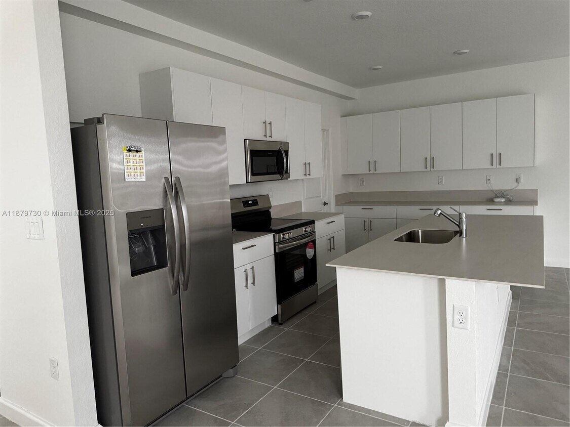 Foto del edificio - 2954 SE 23rd Ave