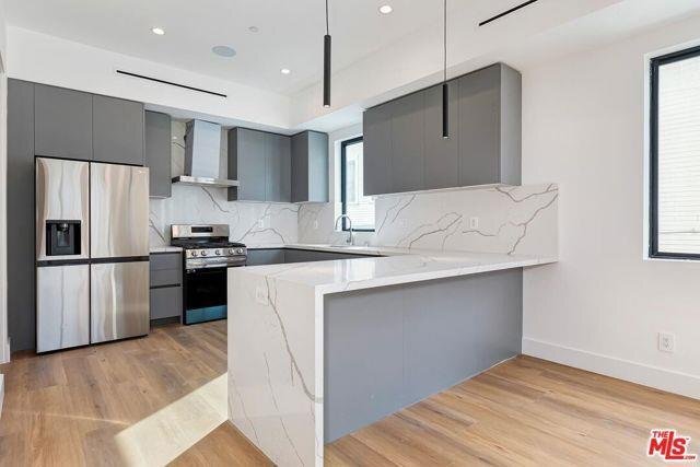 Building Photo - 863 Hyperion Ave