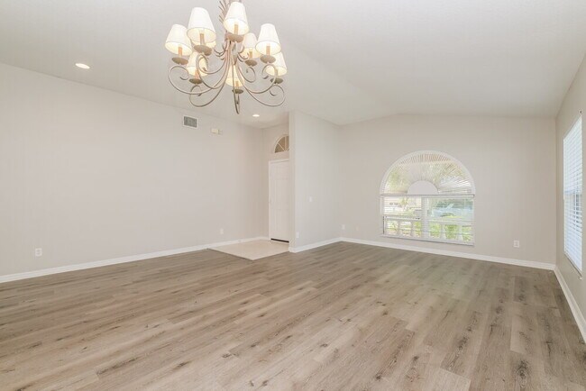 Foto del edificio - 7602 Citrus Blossom Dr