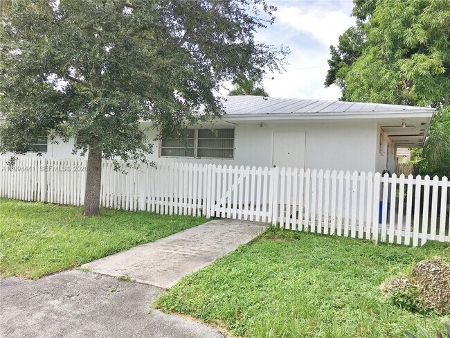 Foto del edificio - 5831 SW 62nd St