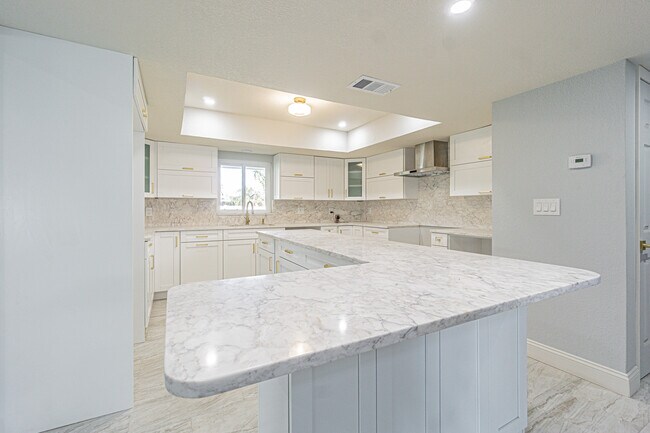 Foto del edificio - 6370 Conniewood Sq