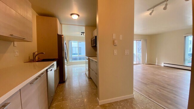 Foto del edificio - The Largest and Fully Remodeled 1-Bedroom at Watergate w/ Water View & Walk-In Closet