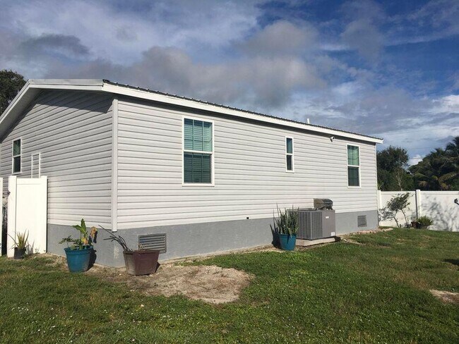 Foto del edificio - 5277 SE Driftwood Ave