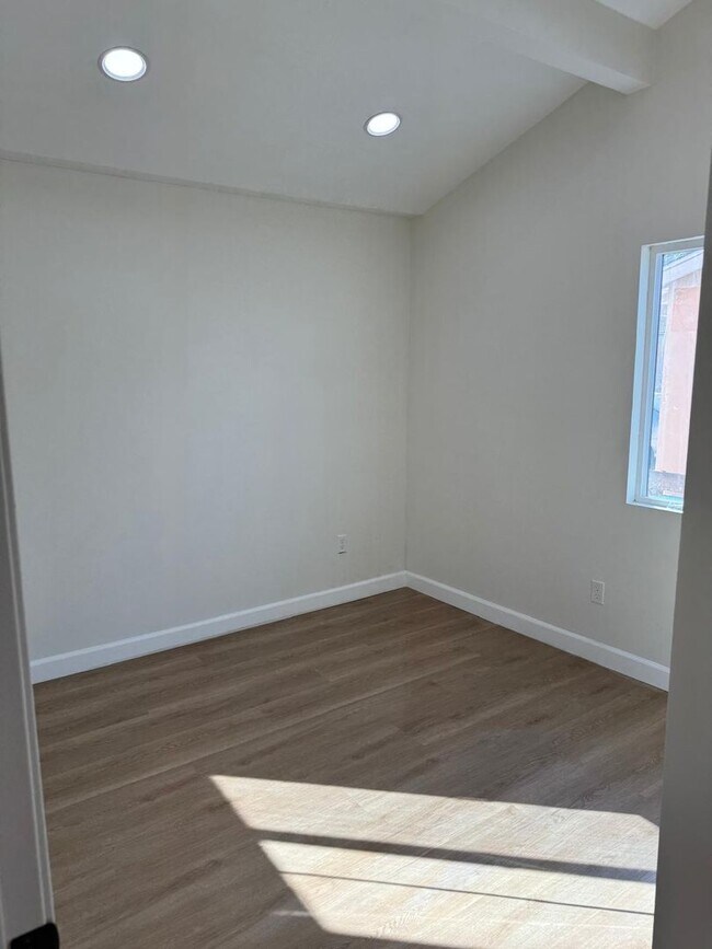 Foto del edificio - 1 bedroom 1 bath brand new ADU Style home.