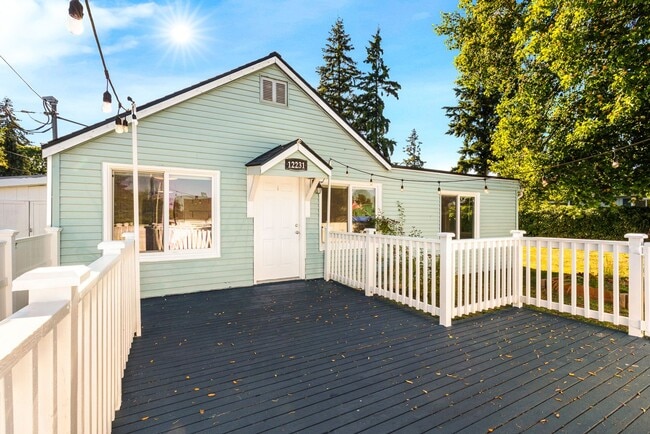 Foto del edificio - White Center/Burien 3 Bedroom Rambler - Large Fenced Yard