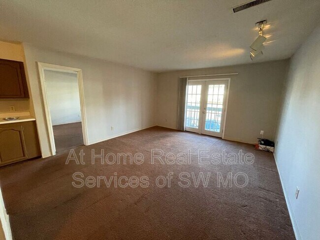 Building Photo - 712 E Sunshine St