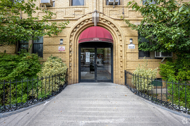 Entrance Photo - 303 Avenue P