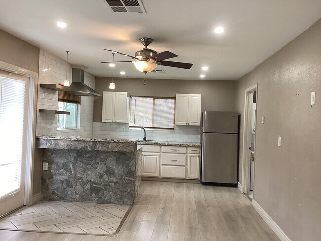 Foto del edificio - 1222 W Saginaw Way