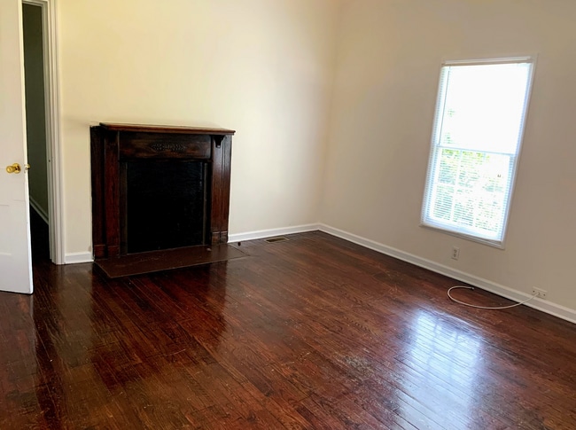 Foto del edificio - 216 N Gilmer St