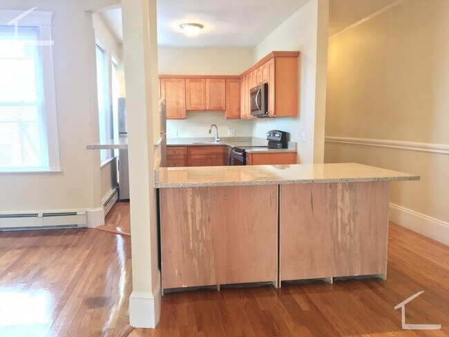 Foto del edificio - Check out this listing I# bed in Allston JUNE 1ST MOVE IN!!