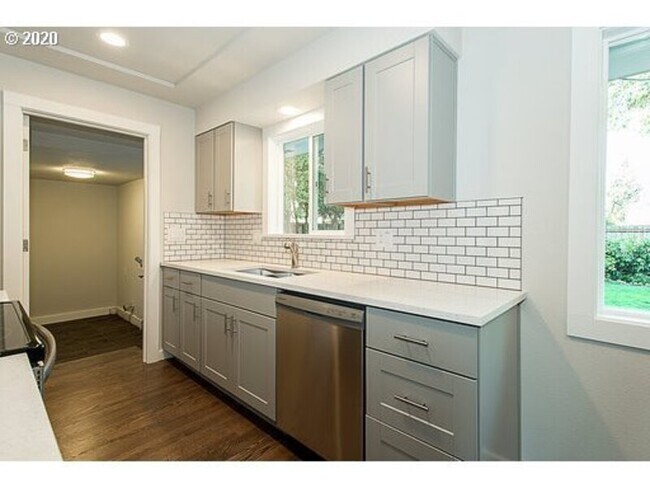 Foto del edificio - 18641 NE Everett Ct