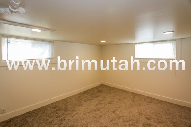 Building Photo - 462 S 1100 E
