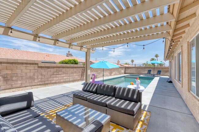 Building Photo - 79110 Desert Stream Dr