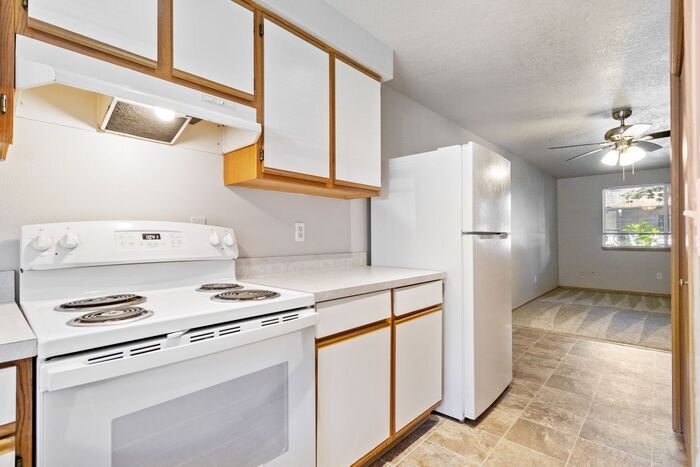 Foto principal - Large 2 bed 1.5bath townhouse