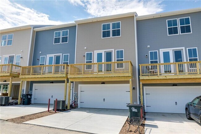 Building Photo - 2015 Wood Owl Wy