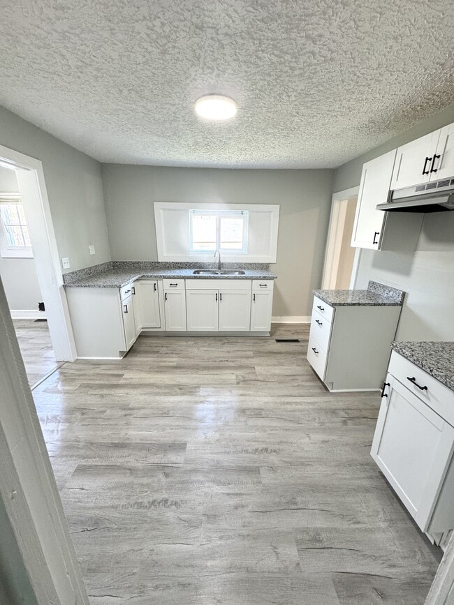 Building Photo - 105 Trail Dr