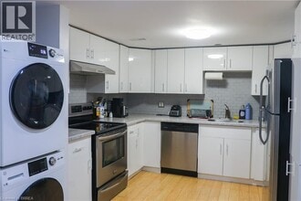 Building Photo - 2 Robroy Ct