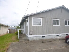 Building Photo - 1026 Lindstrom St