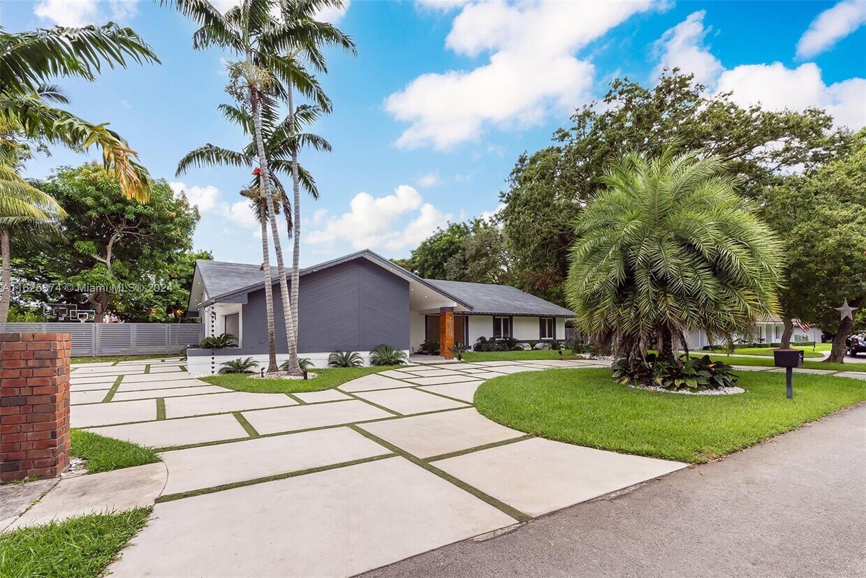 Primary Photo - 7300 SW 167th St