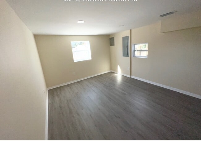 Building Photo - 719 Fern St