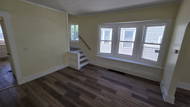 Foto del edificio - Spacious 3-Bedroom Duplex in Old Brooklyn