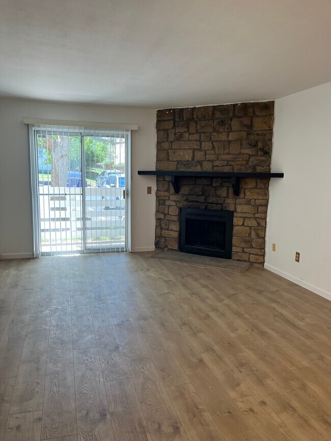 Sala de estar - 8555 Fairmount Dr
