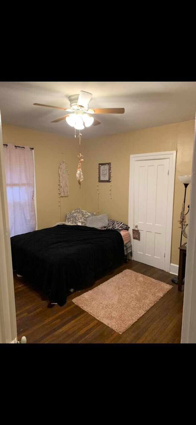 Bedroom - 21 Maple St