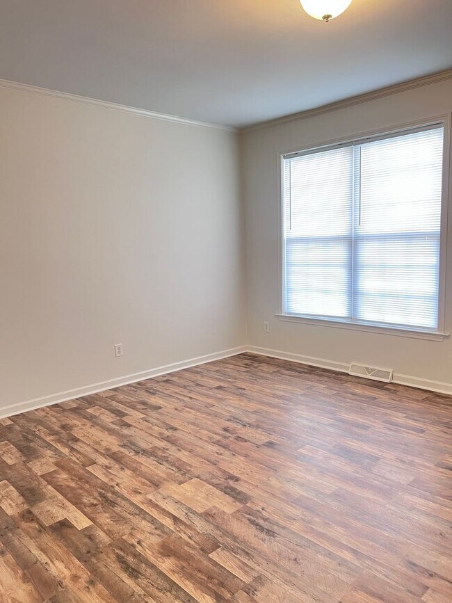 Foto del edificio - 27 Spicewood Rd