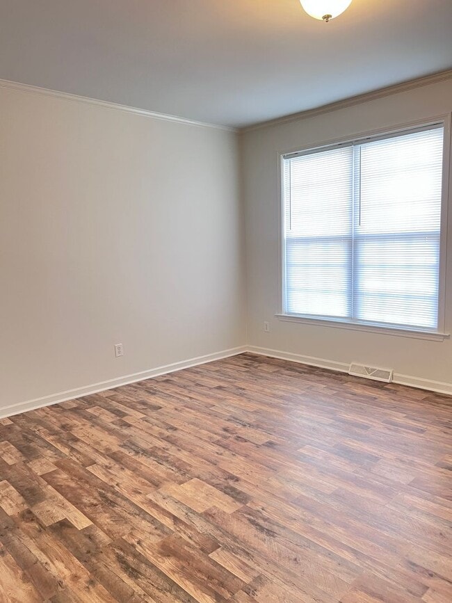 Building Photo - 27 Spicewood Rd