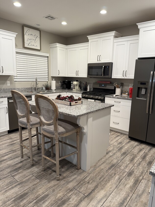 Foto principal - 1001 W Curly Hollow Dr