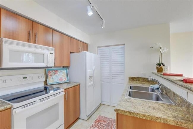 Building Photo - 1000 Crystal Way