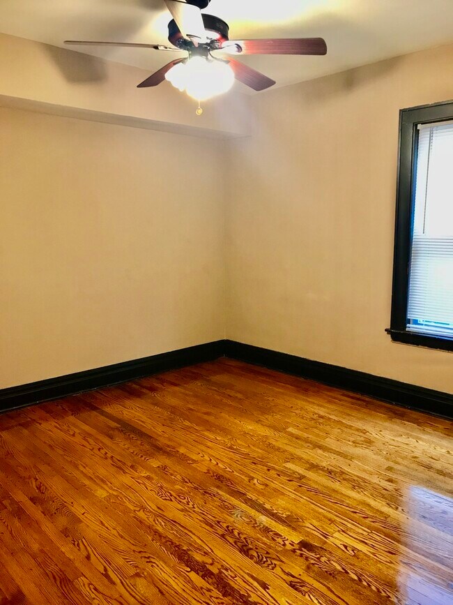 Foto del edificio - 6642 S Troy St