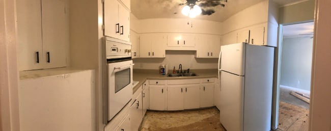 Building Photo - 126 Creekside Dr