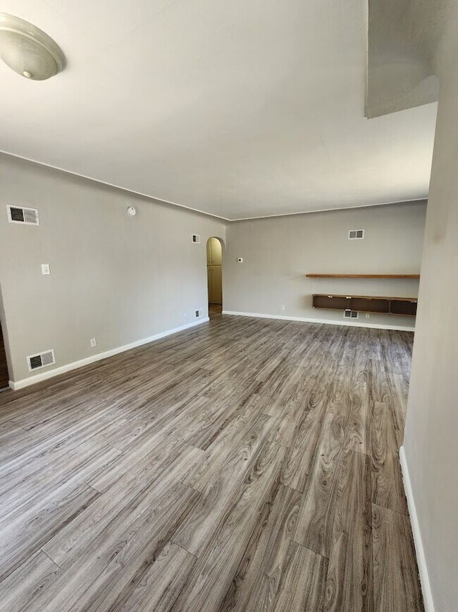 Foto del edificio - 1225 Upham St