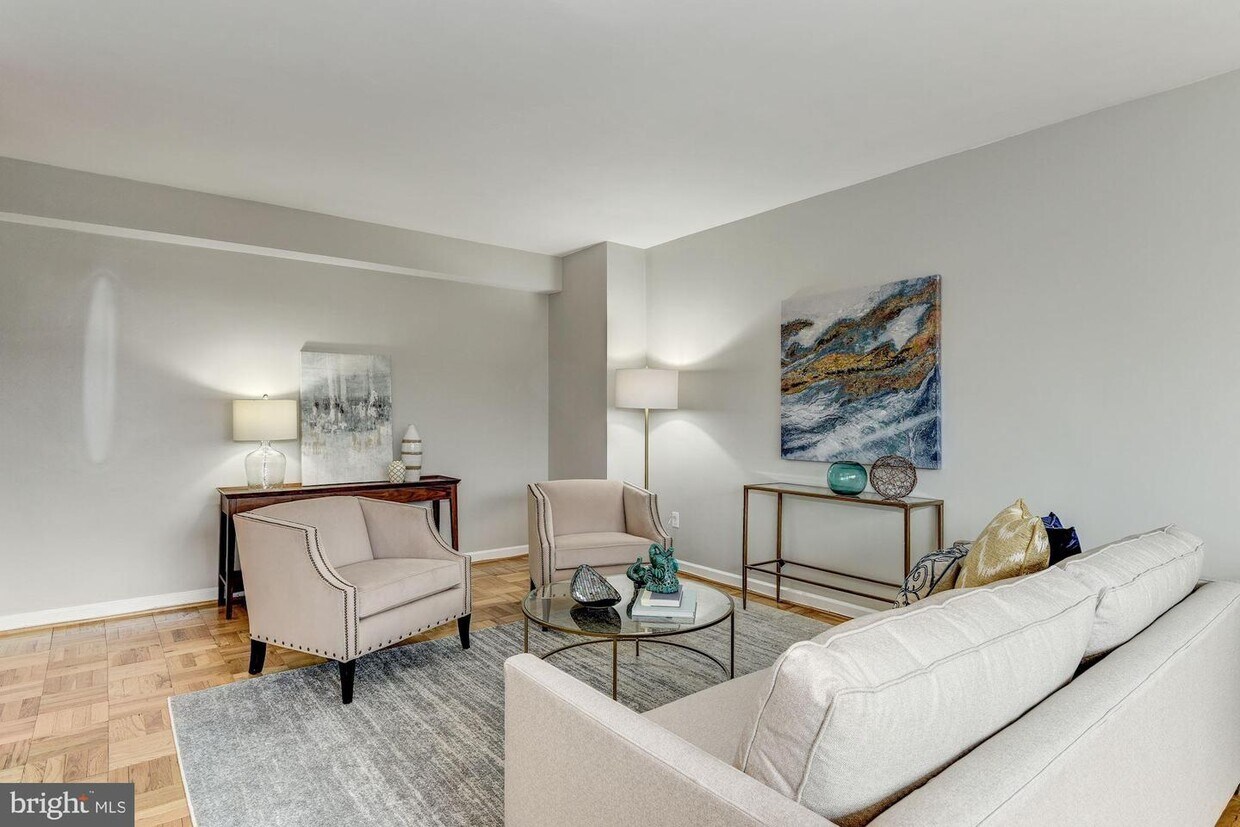 Foto principal - 4301 Massachusetts Ave NW
