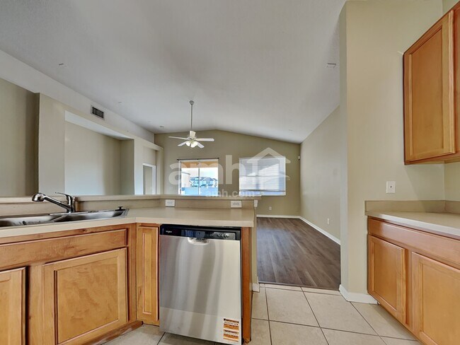 Foto del edificio - 8807 Sandy Plains Dr