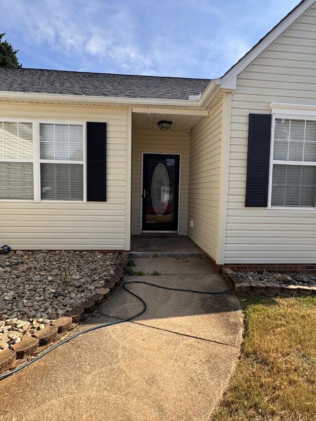 Building Photo - Spacious 4-Bed, 2.5-Bath Home in Mauldin –...