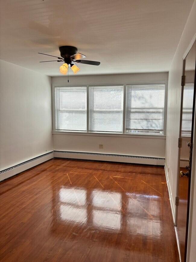 Foto del edificio - 2720 W Summerdale Ave