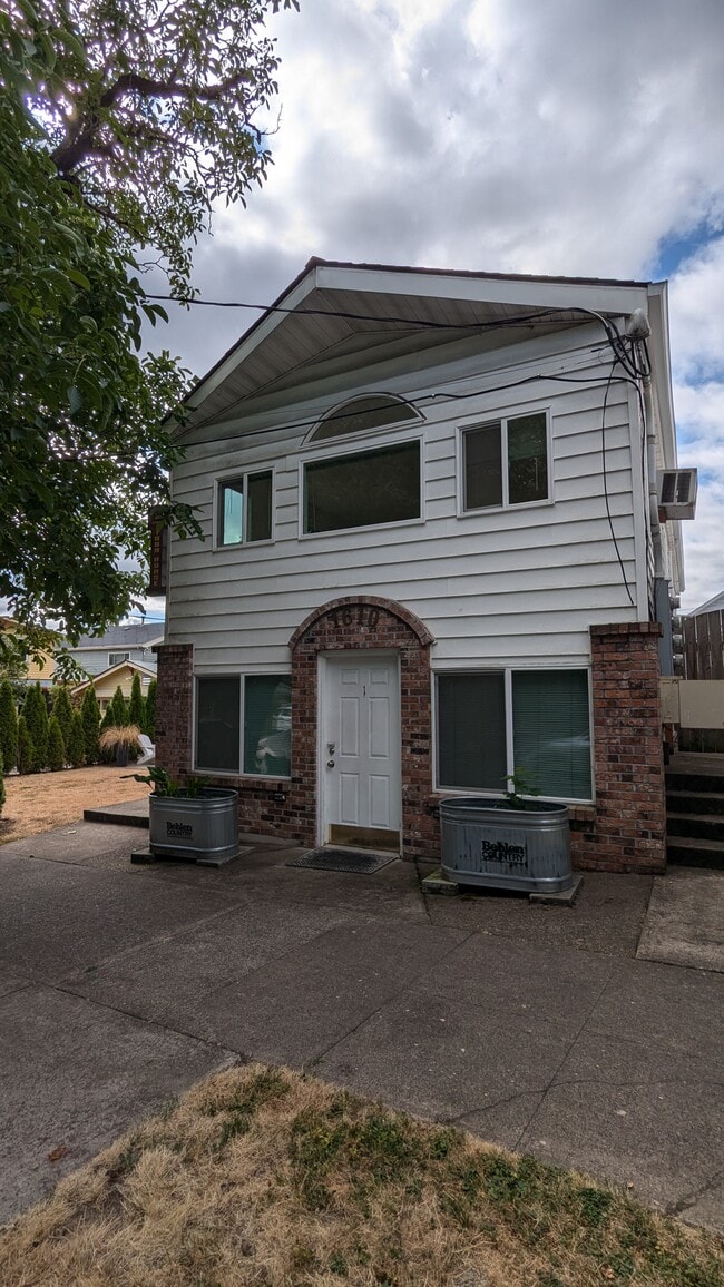 Front of building - 1610 SE Yukon St