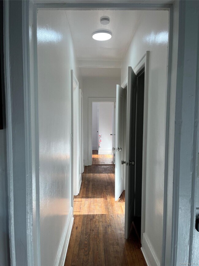 Foto del edificio - 23 Alida St