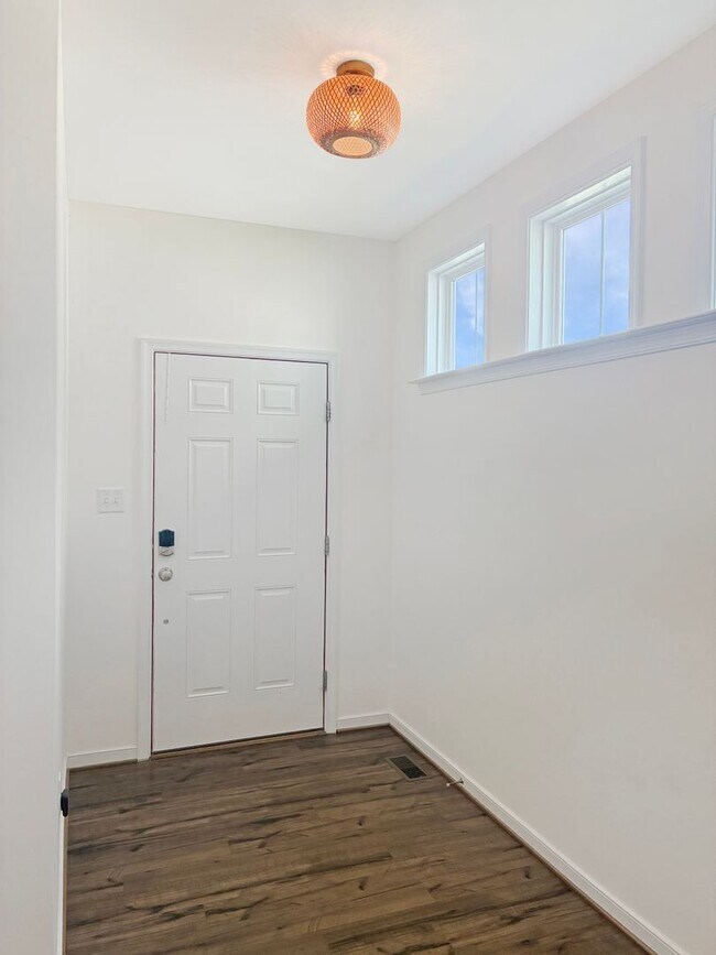 Foto del edificio - 4 Bedroom Home in Magnolia Green