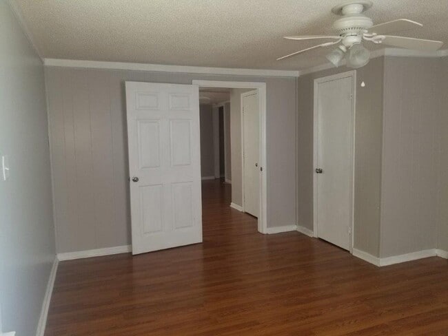 Building Photo - 7686 US 13 Lagrange