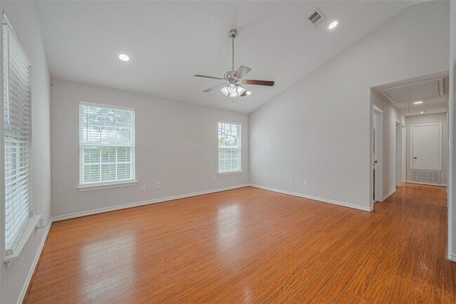 Building Photo - 1105 Panama St