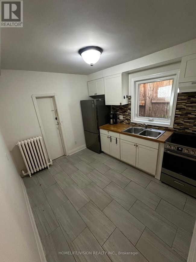 Building Photo - 238 Glebemount Ave