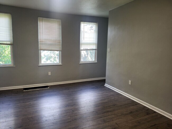 Foto del edificio - Spacious 2 bedroom in Mt Oliver! Available Now!