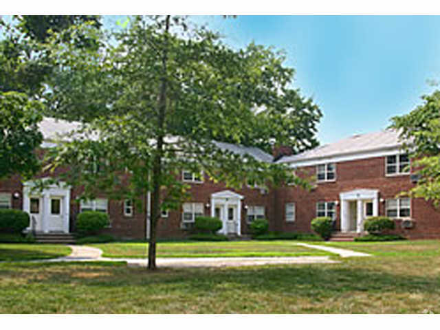 Complejo - Leland Gardens Apartments